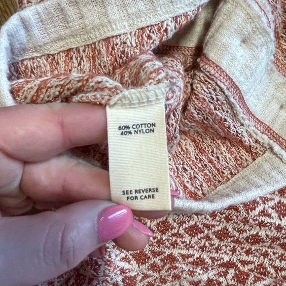 Buckle Gilded Intent Raw edge button down cardigan
Ribbed trim - Picture 12 of 13